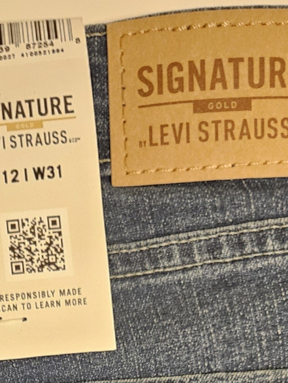 Signature by Levi Strauss Boyfriend Jeans in Dark Blue Wash 12 (31 Waist) - Picture 4 of 7